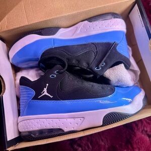 Jordan Kids Sneakers in Black and Blue